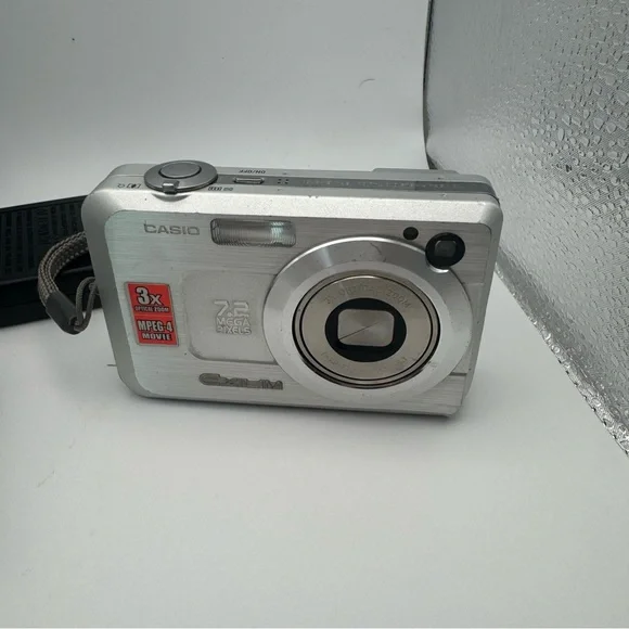 Casio Silver Digital Camera Compact with Charging Dock
